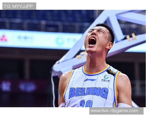 贾尔斯单节高效表现力争上游力抗首钢五虎合力得分优势