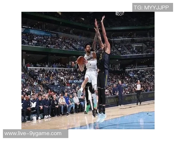 勇士背靠背对阵灰熊先发阵容曝光波杰理查德穆迪桑托斯霍福德缺阵追梦