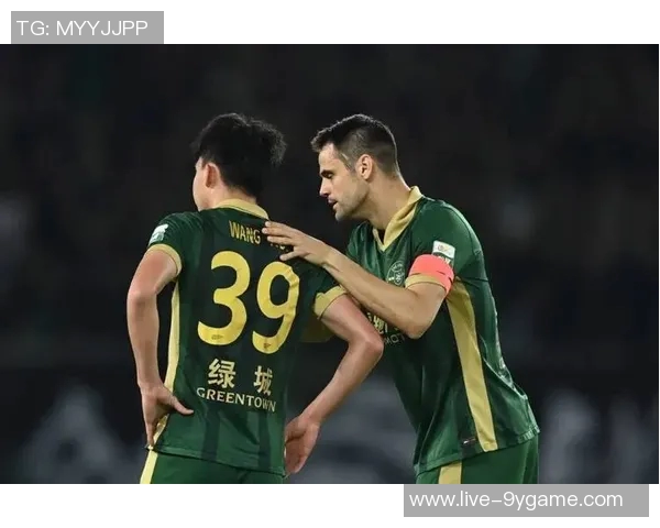 弗兰克赞扬球员们展现出强大精神意志为球队赢得胜利感到无比自豪 弗兰克赞扬球员们展现出强大精神意志为球队赢得胜利感到无比自豪